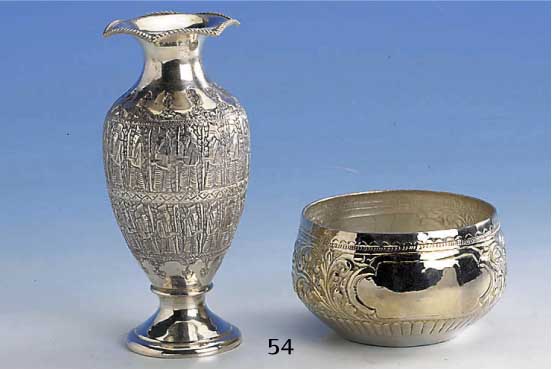 Konvolut 2 Teile Silber, total ca. 350 g, 1 x Vase, Siam, H ca. 17 cm, Anbietschale H ca. 7 cm, Durchm. ca. 10 cm, Treibarbeit, wohl Siam oder ...