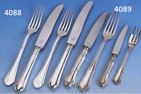 FRÜHSTÜCKSBESTECK AUS DEN 30ER JAHREN, WILKENS BREMEN, BEST. AUS 2 MENÜMESSER MIT STAHLKLINGEN, 6 MENÜGABELN, 6 KUCHENGABELN U. 5 ...