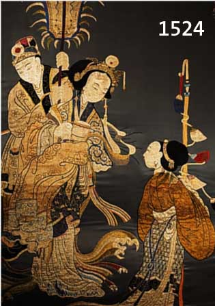 WANDBILD, JAPAN, UM 1910, SEIDE, REICHE BUNTE STICKEREI VON ZWEI FRAUEN U. STANDARTEN- TRÄGER, M. 149 X 94 CM
