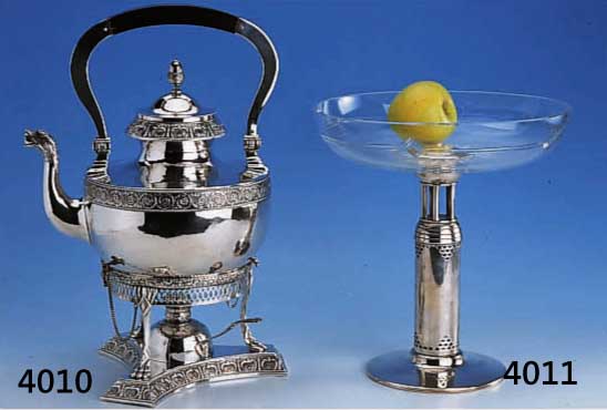 ANBIETSCHALE, ARGENTOR WIEN UM 1920/30, METALL VERSILBERT, GEOMETRISIERENDE PERFORA- TION, KRISTALLGLASSCHALE FACETT., H CA. 27 CM D. CA. 24.5 CM