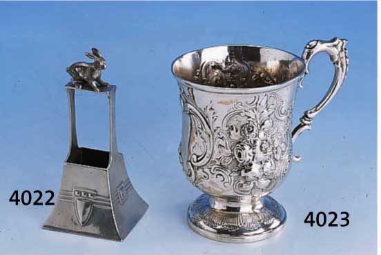 ZAHNSTOCHERBEHAELTER, WMF UM 1906, LEGIERUNG BRITANNIA, REINER JUGENDSTIL, BEKRÖ- NUNG IN FORM EINES HASEN, H CA. 11.5 CM