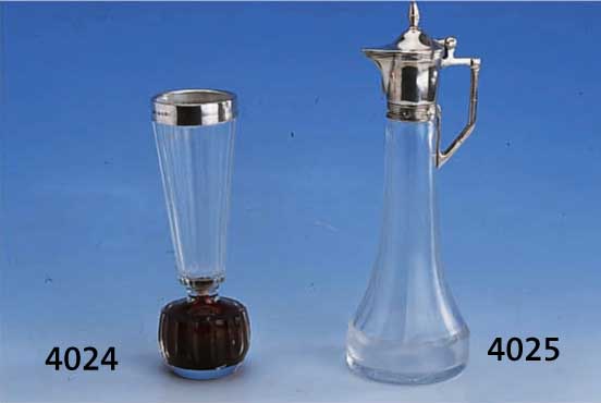 VASE, ENGLAND/TSCHECHOSLOWAKEI, 925ER SIL- BERRAND BIRMINGHAM 1918, KRISTALLGLASKORPUS GESCHNITTEN UND GESCHLIFFEN, UNTERES KUGELTEIL GEFÜLLT MIT ...