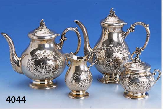 4-TEIL. KAFFEE- UND TEESERVICE, HANAU UM 1910, 800ER SILBER, FLORALE VERZIERUNG MIT PUTTI, ZUS. CA. 1760 G, BEST. AUS: KAFFEEKANNE, TEEKANNE ...