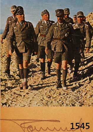 AUTOGRAPH VON ERWIN ROMMEL, FARBIGES ZEITUNGSFOTO CA. 15.5 X 12.5 CM AUF PAPIER CA. 22.3 X 14.5 CM, DARAUF SIGNIERT MIT ROMMEL