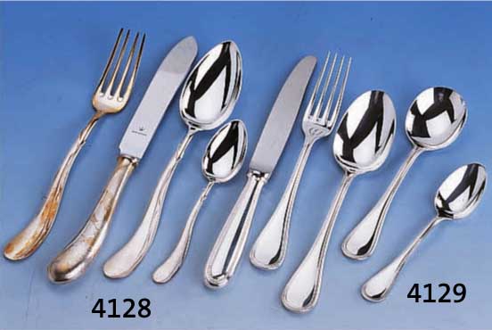 69-TEILIGES BESTECK CHRISTOFLE, PARIS, 925ER SILBER, MODEL PERLES, BEST. AUS: 12 MENUEGABELN, 12 MENUEMESSER, 12 MENUELÖFFEL 12 ...