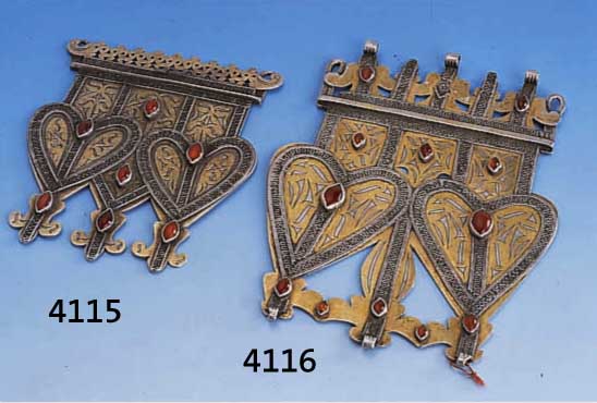 RÜCKENSCHMUCK, TURKMENISTAN UM 1900, SILBER TEILVERGOLDET, KARNEOLBESATZ, SOGN. GOSCHA ASIK, VGL. LIT.: DER TURKMENENSCHMUCK, HERMANN RUDOLPH, ...