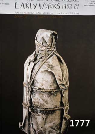 CHRISTO UND JEANNE-CLAUDE, WRAPPED BOTTLE, PLAKAT ZUR AUSSTELLUNG IN BERLIN 2001, VON BEIDEN HANDSIGNIERT, CA. 83 X 59 CM