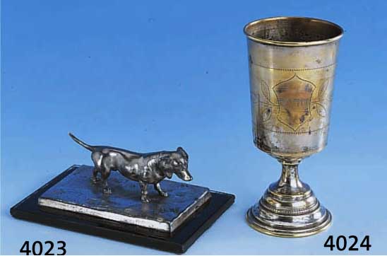KIDUSH-BECHER, RUßLAND O. POLEN UM 1900, MESSING, RESTE ALTER VERSILBERUNG, GRAVIERT, HEBRÄISCHE INSCHRIFT, H CA. 12.5 CM