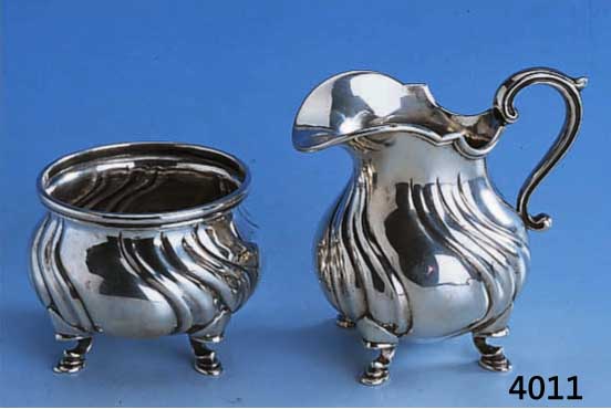 SAHNEGIEßER UND ZUCKERSCHALE, 800ER SILBER, DEUTSCH, 30ER JAHRE, JUWELIER OSTHUES, BAROCKSTIL, SCHWERE QUALITÄT, TREIBARBEIT, JE 4 FÜßE, ...