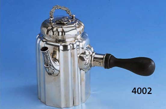 SCHOKOLADENKANNE, DEUTSCH J.C. OSTHUES, UM 1900, 800ER SILBER, HOLZGRIFF SEITL., DECKEL ABNEHMBAR MIT LOCH FÜR RÜHRSTAB MIT BLUMENRANKE ...