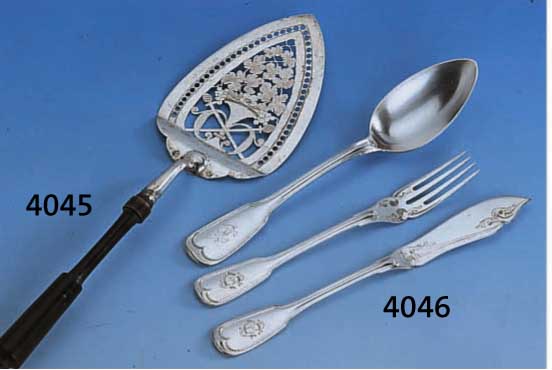 TORTENHEBER, DEUTSCH UM 1830, 13-LÖTIG, MEISTERMAKRE ST - UNGEDEUTET, HANDGESÄGTE DURCHBRUCHARBEIT, GRAVIERT, GRIFF EBENHOLZ, GESCHWÄRZT, L ...