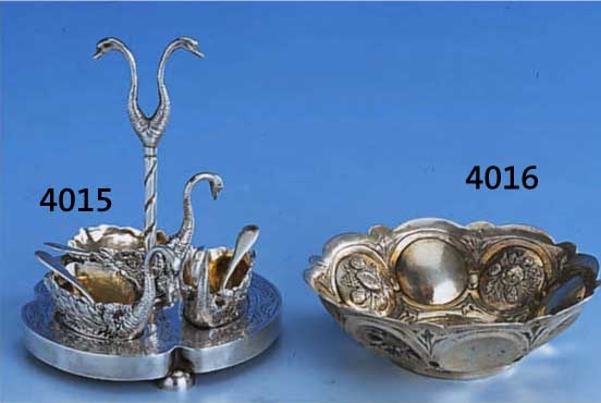 MENAGERE MIT 3 SALZSCHÄLCHEN IN SCHWANENFORM, MOSKAU 1892, 84ER SILBER, MEISTERMARKE AHK - NIKOLAJ WASILJEWITSCH NEMIROW-KOLODKIN, SCHWÄNE MIT ...