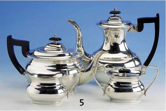 4-teil. Kaffee-Teeset, Sheffield, plated um 1920, Firma alpha plate Sheffield, Griffe u. Knaufe aus Ebenholz, Kaffeekanne (H ca. 22.5 cm), ...