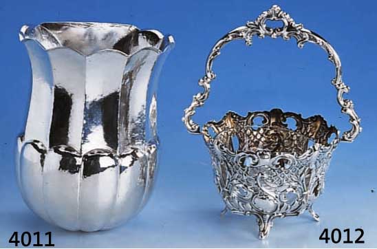 Wand-Blumenschale, reine Treibarbeit, Silber massiv, ca. 40/50er Jahre, schwere Aus- fÜhrung, ca. 430 g, H ca. 17 cm, reduzierter Barockstil, ...