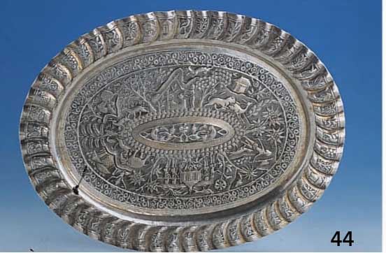 Anbietteller, Thailand nach 1900, Silber, reine Treibarbeit, reich verziert m. reicher Tierstaffage, Buddhistischen Zeichen, GebÄuden, Palmen, ...