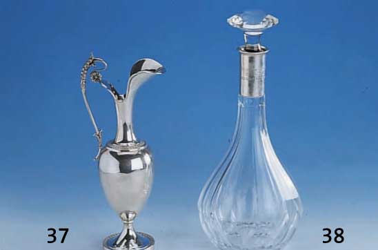 Karaffe, Italien, 800er Silber, ca. 240 g, nach klassischem Vorbild, l. verbeult, elegant, H ca. 27 cm