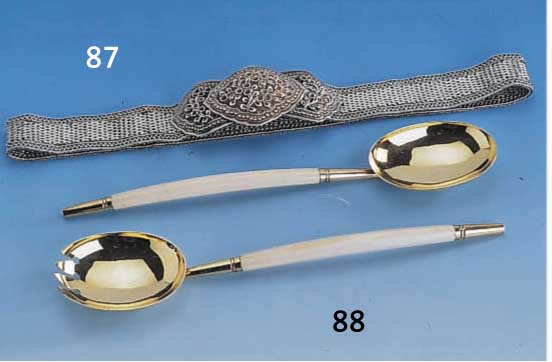2-teiliges Salatbesteck, Wilkens & SÖhne um 1880, Griffe Elfenbein, Gebr.-teile Silber geprÜft, vergoldet, L ca. 29 cm, orig. Etui, Wilkens & ...