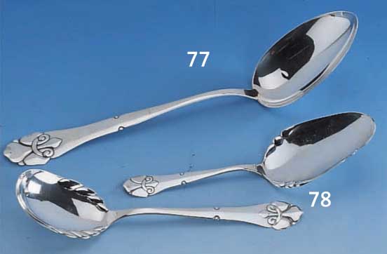 2 VorlegelÖffel, DÄnemark Kopenhagen 1920/24, 830er Silber, floral verziert, Wardin- marke Heise, Dekor identisch, 1 x Meister- marke E.H. ...