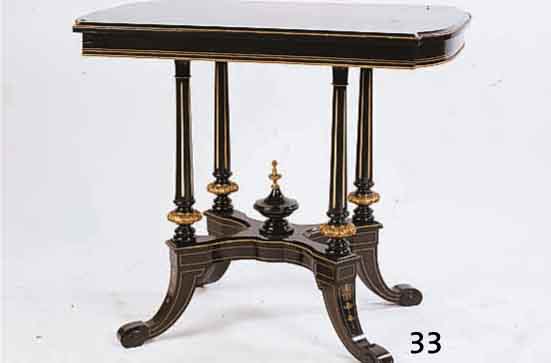 TISCH, FRANKREICH, UM 1870/80, NAPOLEON III, NUßBAUM MASSIV, SCHWARZ LACKIERT, INTARSIERT MIT HORN, FADEN- UND BANDEINLAGEN, AN DEN FÜßEN ...