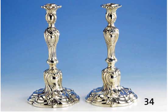 Kerzenleuchterpaar, WÜrttemberg um 1860/70, Silber, geprÜft, Fuß gefÜllt, total ca. 1795 g, fein punziert, z.T. nachgestochen, zeittyp. Dekor ...