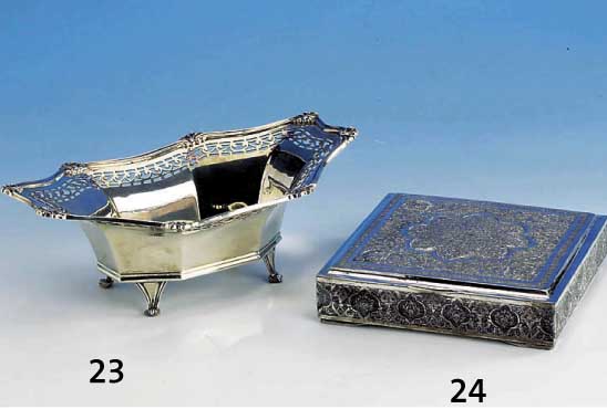 Konfektschale, London 70er Jahre, 925er Silber, W & S Ld., Fahne mit Durch- brucharbeit und stil. Muschelverzierung, schwere QualitÄt ca. 330 g, ...