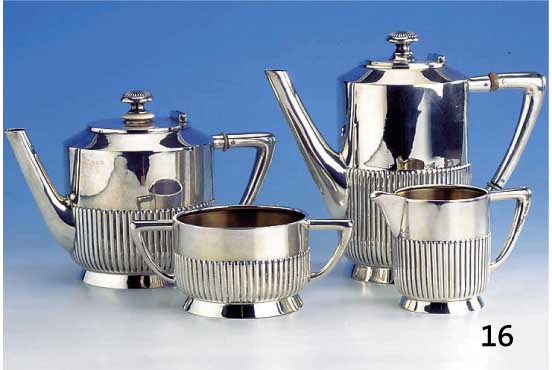 4-teiliges Kaffe- bzw. Teeservice, deutsch, um 1910, Josef Lutz Frankfurt, 800er Silber, best. aus: Kaffeekanne H ca. 13 cm, Teekanne H ca. 17.5 ...