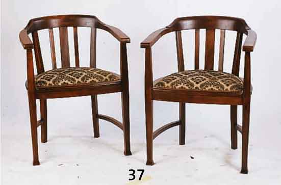 4 ARMLEHNSTÜHLE, DEUTSCH, 20ER JAHRE, BUCHE MASSIV, NUßBAUMFARBEN, ALTERSSPUREN, CA. 81X61X50 CM, SH. 47 CM