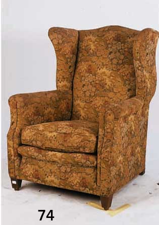 OHRENBACKENSESSEL, WOHL ENGLAND, 20ER JAHRE, NUßBAUMFÜSSE, BEZUG MIT GEBRAUCHSSCHÄDEN, CA. 104X77X55 CM, SH. 48 CM