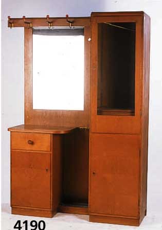 Garderobe, deutsch, 20er Jahre, Art-Deco, Eiche massiv, z.T. furniert, facettierter Spiegel und GlastÜr, Inneneinrichtung mit 3 BÖden und ...