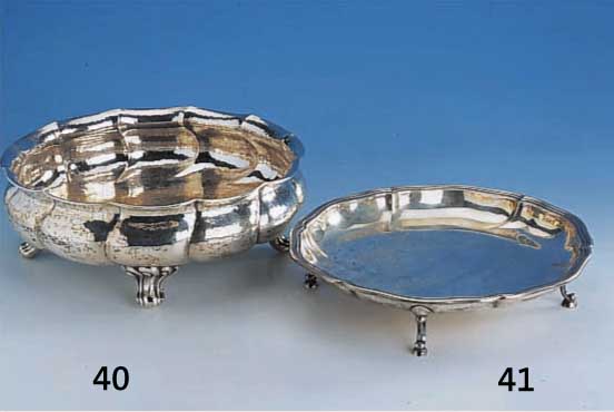 Anbietteller, deutsch 30er Jahre, 800er Silber, Gebr. KÜhn, SchwÄbisch GmÜnd, barockisierend, auf 4 FÜßen, H ca. 5 cm, Durchm. ca. 25 cm, ...
