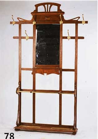GARDEROBE, ENGLAND/NIEDERLANDE, CA. 1900/05, EICHE, EICHEFURNIER UND BUCHE, MESSINGVERZIER- UNG, SPIEGEL SEKUNDÄR, TEILRESTAURIERT, REICH ...