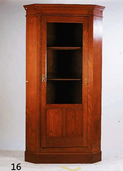 JUGENDSTILECKSCHRANK, DEUTSCH, UM 1902/04, Z.T. EICHE MASSIV BZW. RAHMEN WEICHHOLZ, AUS- GEWOGENE EINTEILUNG, ORIGINAL KUGELSCHNAPP- SCHLOß UND ...