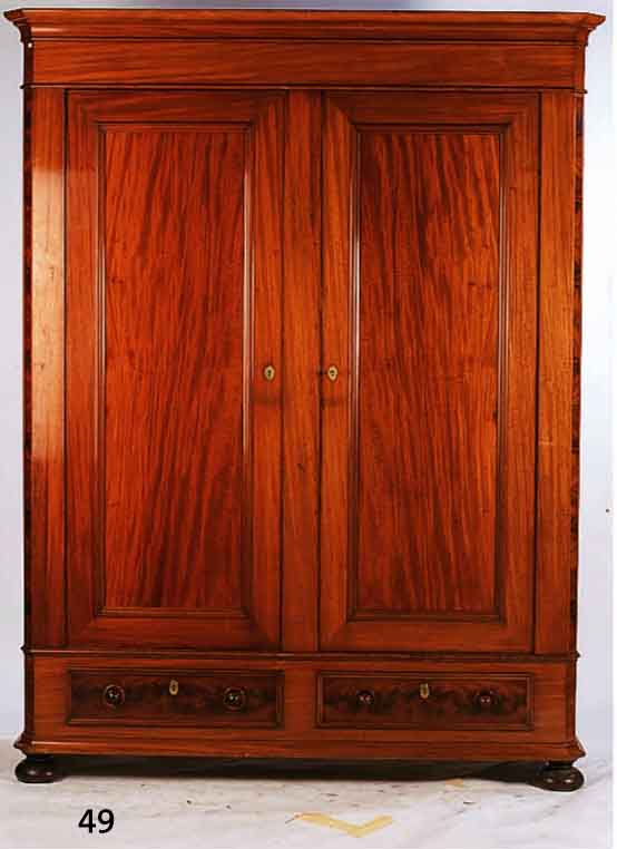 KLEIDER- BZW. WÄSCHESCHRANK, MITTELDEUTSCH, UM 1890, KORPUS WEICHHOLZ, MAHAGONI/PYRAMI- DENMAHAGONIFURNIER Z.T. GESPIEGELT, 2 SCHUB- LADEN, 3 ...