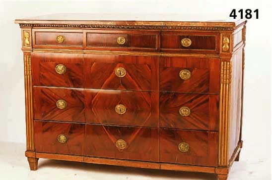 Kommode, Louis-Seize, um 1780/90, Mahagoni- furnier, vier Schubladen, BeschlÄge und Goldfassungen spÄter, rote geÄderte Marmor- platte, ...
