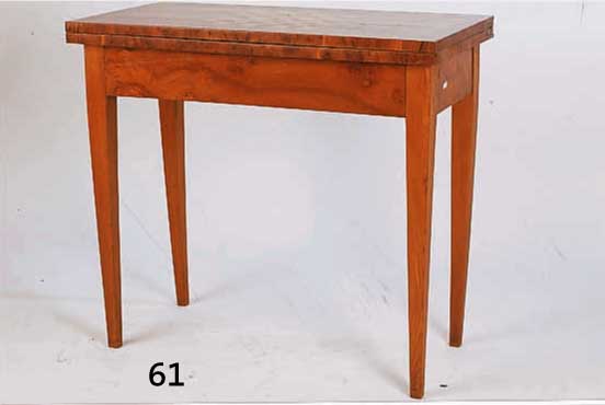 SPIELTISCH, DEUTSCH, UM 1820, VOGELAUGENAHORNFURNIER MIT EINGELEGTEM SCHACH- BRETT, AUFKLAPPBAR, Z.T. RÜSTER MASSIV, CA. 79X96X43/86 CM