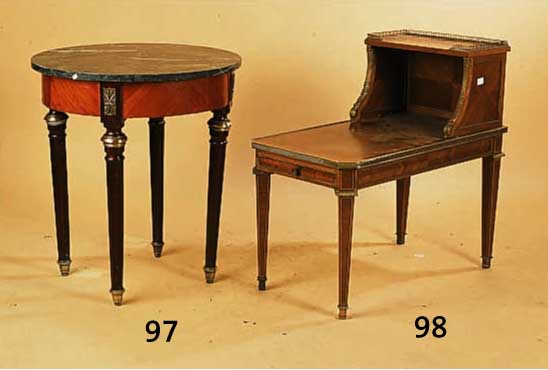BEISTELLTISCH, FRANKREICH, UM 1950, ROSENHOLZ Z.T. DOPPELT GESPIEGELT FURNIERT, BANDINTARSIEN AUS EBENHOLZ UND BIRKE, MESSING/ BRONZEAPPLIKATIONEN ...