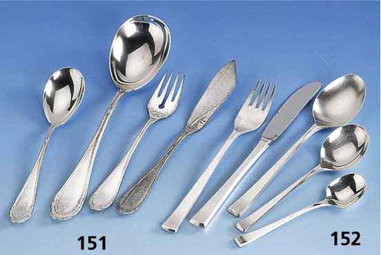 49-teiliges Besteck, ROBBE & BERKING, Modell York, 800er Silber, best. aus: 8 Menue- messer (Griffe gefÜllt, Klingen Stahl), 8 Menuegabeln, 9 ...