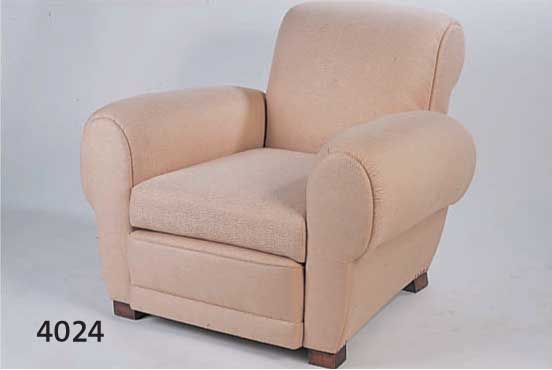 CLUBSESSEL, FRANKREICH, UM 1930, ART DECO, NEU GEPOLSTERT UND MIT HOCHWERTIGEM STOFF BEZOGEN, CA. 80X95X80 CM