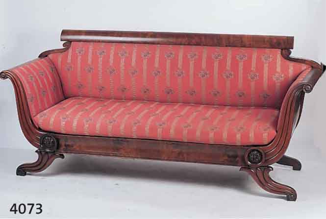 SPÄTBIEDERMEIERSOFA, DEUTSCH, 1845/50, KOR- PUS WEICHHOLZ, PYRAMIDENMAHAGONIFURNIER, Z.T GESPIEGELT, SEITENTEILE NUßBAUM, IN KARTUSCHEN ...