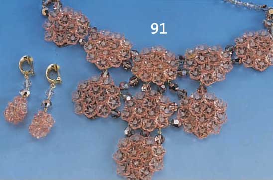 Aufwendiges Modeschmuckset mit rosafarb. Glas- blÜten, Gablonz fÜr Pariser Haute Couture ca. 40/50er Jahre, sogn. Cocktailschmuck, best. aus ...