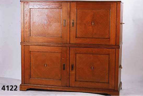 Zweiteiliger Brandschrank, deutsch, 1900-1905, wohl MÜnchen, Eiche massiv, Korpus z.T. Weichholz, Inletts mit Einlegearbeiten aus versch. ...