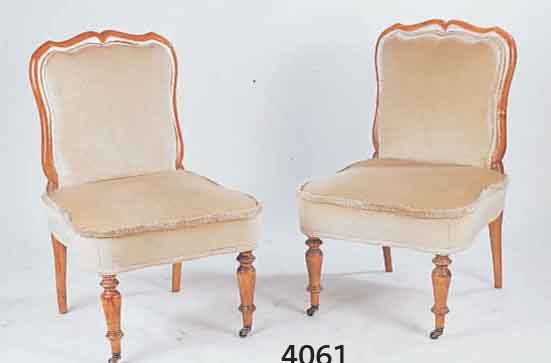 PAAR SESSEL, DEUTSCH, UM 1890, BUCHE, NEU GEPOLSTERT UND BEZOGEN, HOLZ MIT GEBRAUCHS- SPUREN, CA. 86X51X43 CM, SH. CA. 40 CM
