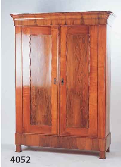 SCHRANK, DEUTSCH, UM 1845, SPÄTBIEDERMEIER, KIRSCHBAUM MASSIV, MIT BREZELFÜLLUNG, INLETS NUßBAUM, WURZELNUß GESPIEGELT, CA. 195X140X52 CM