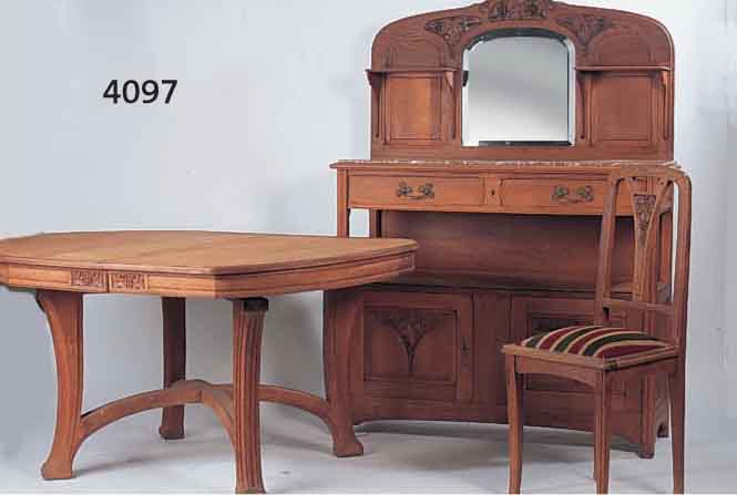 JUGENDSTILZIMMER, FRANKREICH, UM 1900, EICHE MASSIV, BESTEHEND AUS 1 BUFFET MIT SPIEGELAUF- SATZ, 1 ANRICHTE, TISCH UND 5 STÜHLEN, REICHES ...