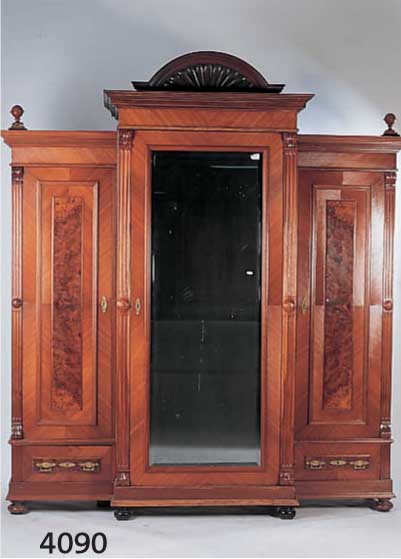 3-TEILIGER KLEIDERSCHRANK, DEUTSCH, UM 1880, GRÜNDERZEIT, NUßBAUMFURNIER, KASSETTEN Z.T. WURZELNUßFURNIER, MITTELTEIL MIT GROßEM SPIE- GELGLAS, ...