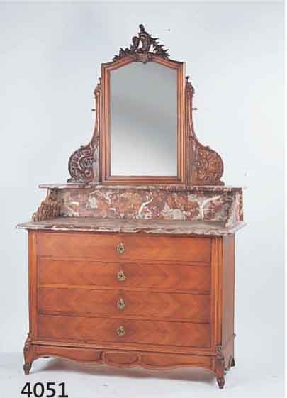 SPIEGELKOMMODE, FRANKREICH, UM 1900, NUßBAUM FURNIER, SPIEGEL MIT FACETTIERTEM GLAS, ROT- GRAU GEÄDERTE MARMORPLATTE, GESCHNITZTE HALTER , LEICHTE ...