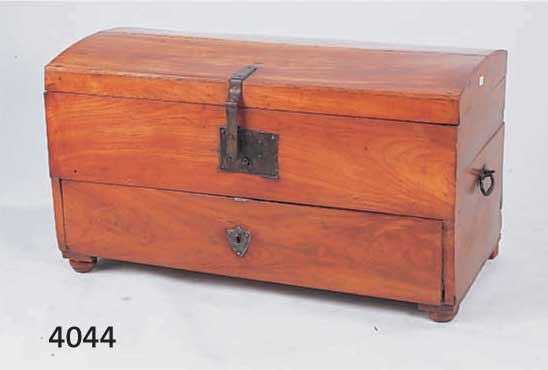 TRUHE, UM 1880, KIRSCHE MASSIV, REPARATUR- STELLEN, BESCHÄDIGUNGEN, OHNE SCHLÜSSEL, CA. 53X92X44 CM