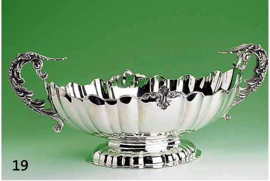 Prunk-Jardiniere, 800er Silber, ca. 2420 g, Korpus reich gebogt, stil. BlÜtenform, Rand mit stil. Muschelkekor, Griffe in Akan- thus-Voluten, ...