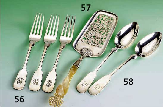 Tortenheber, Hamburg um 1840/50, 13-lÖtig, sign. Viol, graviert, Griff Perlmutt, L. ca. 29 cm