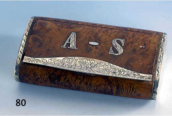 Tabakdose, norddeutsch um 1870/90, Wurzelnuß, Silber grav. (min. besch.), Bes.-Monogr. aufgelegt AS, gewÖlbte Form, Deckel mit Scharnier, ca. 4 ...